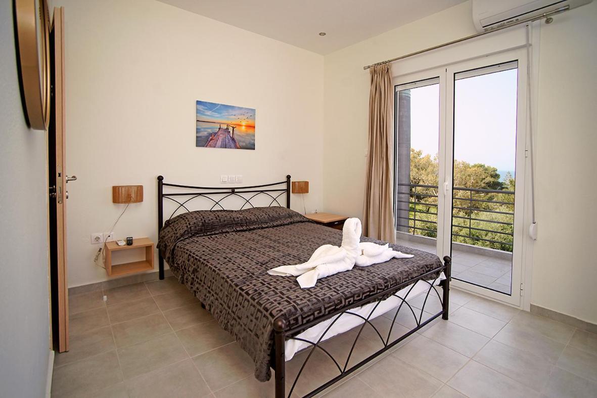Karnagio Rooms คิปปาริสเซีย ภายนอก รูปภาพ