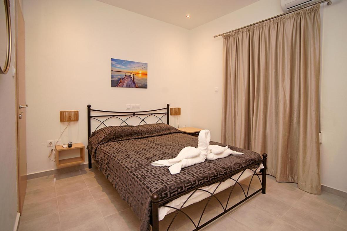 Karnagio Rooms คิปปาริสเซีย ภายนอก รูปภาพ