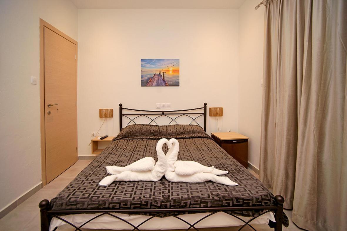 Karnagio Rooms คิปปาริสเซีย ภายนอก รูปภาพ