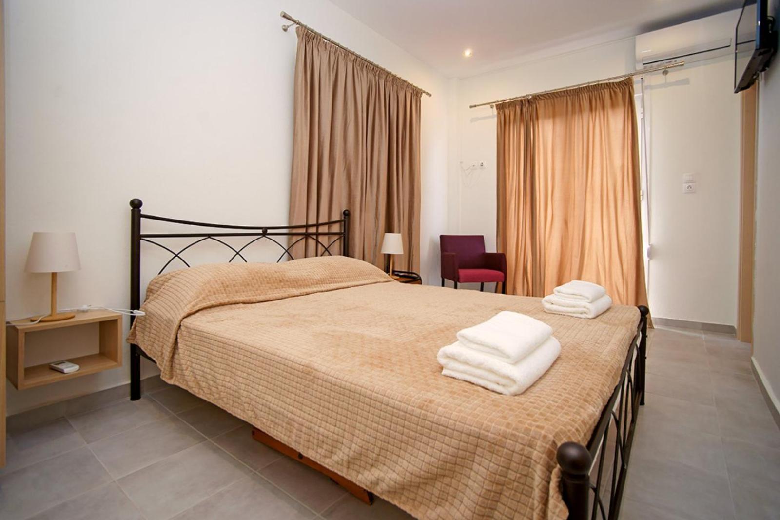 Karnagio Rooms คิปปาริสเซีย ภายนอก รูปภาพ